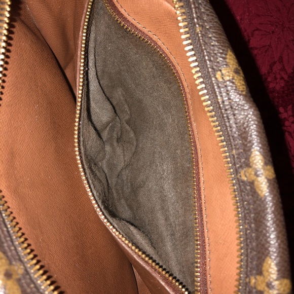 Vintage Louis Vuitton Crossbody Bag - Picture 4 of 4